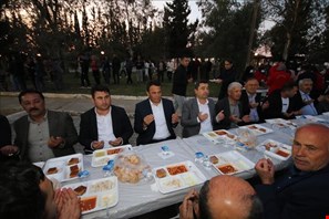 Kaş Belediyesi Ova Mahallesi’nde iftar programı düzenledi